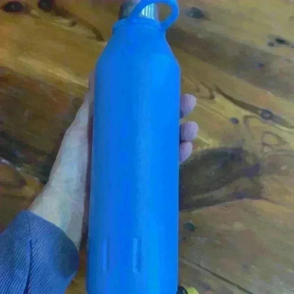 L.L. Bean Blue Water Bottle without the cap stainless steel 500 mL - Picture 4 of 5